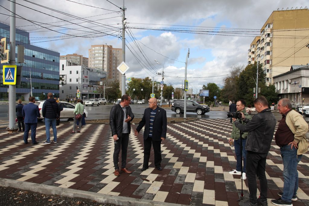 По инициативе Ассоциации «Сахалинстрой» общественники Южно-Сахалинска проверили ход благоустройства пешеходных зон на улице Пуркаева