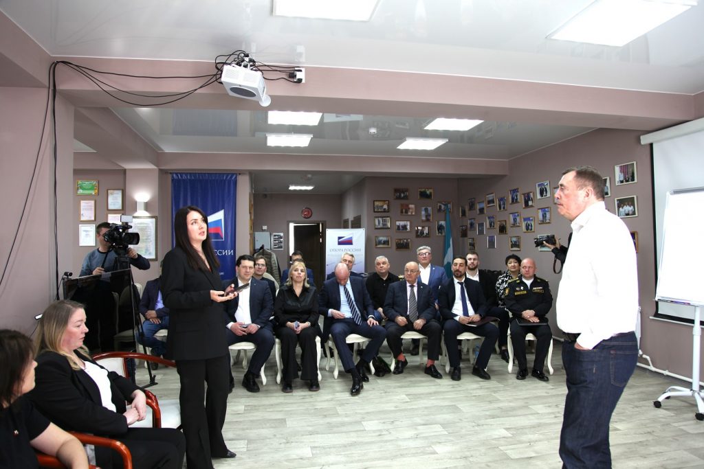 Губернатор встретился с представителями сахалинского отделения «Опора России»